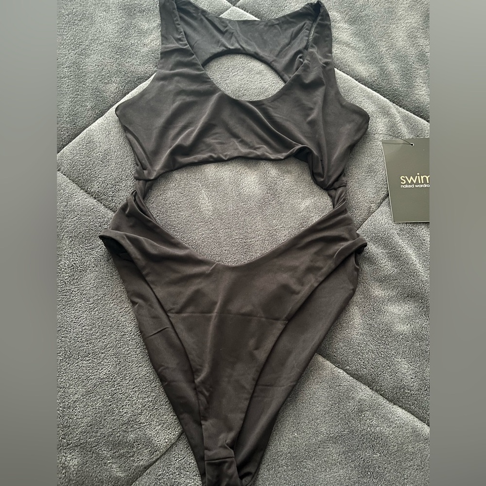 Naked wardrobe Swim